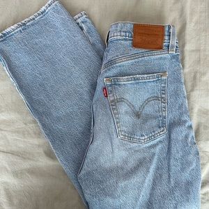 Levi’s rib cage straight ankle jeans!